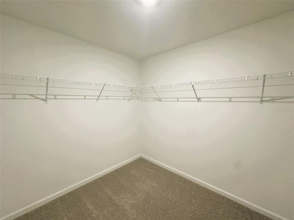 合同活跃: $2,099 (4 贝兹, 3 浴室, 2174 平方英尺)