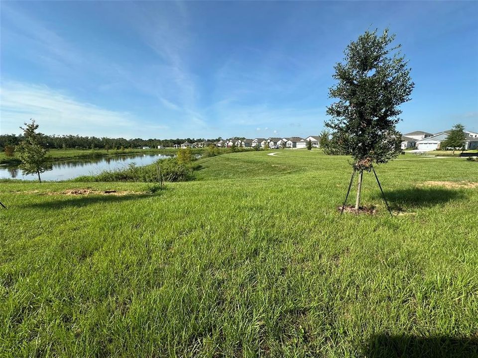 合同活跃: $2,099 (4 贝兹, 3 浴室, 2174 平方英尺)