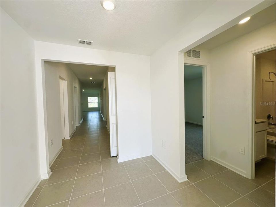 合同活跃: $2,099 (4 贝兹, 3 浴室, 2174 平方英尺)