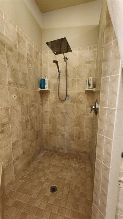 合同活跃: $475,000 (3 贝兹, 2 浴室, 2119 平方英尺)