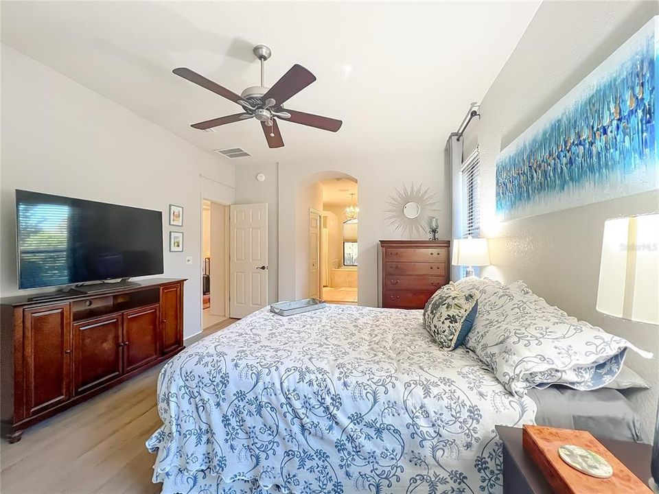 合同活跃: $475,000 (3 贝兹, 2 浴室, 2119 平方英尺)