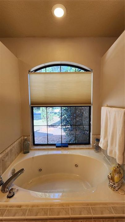 合同活跃: $475,000 (3 贝兹, 2 浴室, 2119 平方英尺)