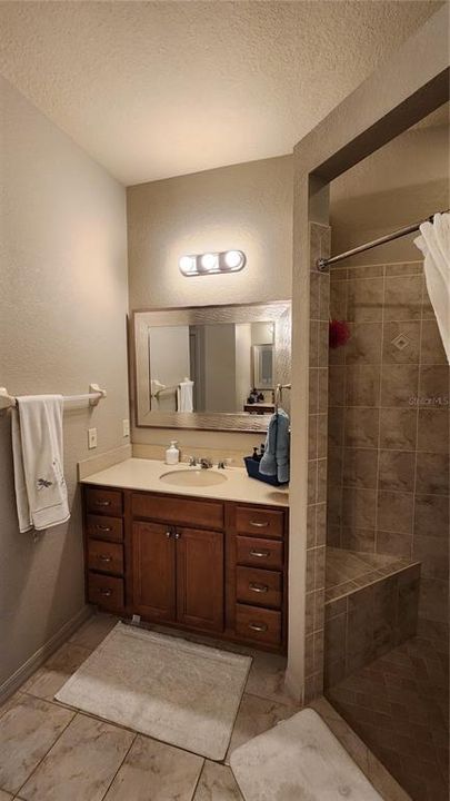 合同活跃: $475,000 (3 贝兹, 2 浴室, 2119 平方英尺)