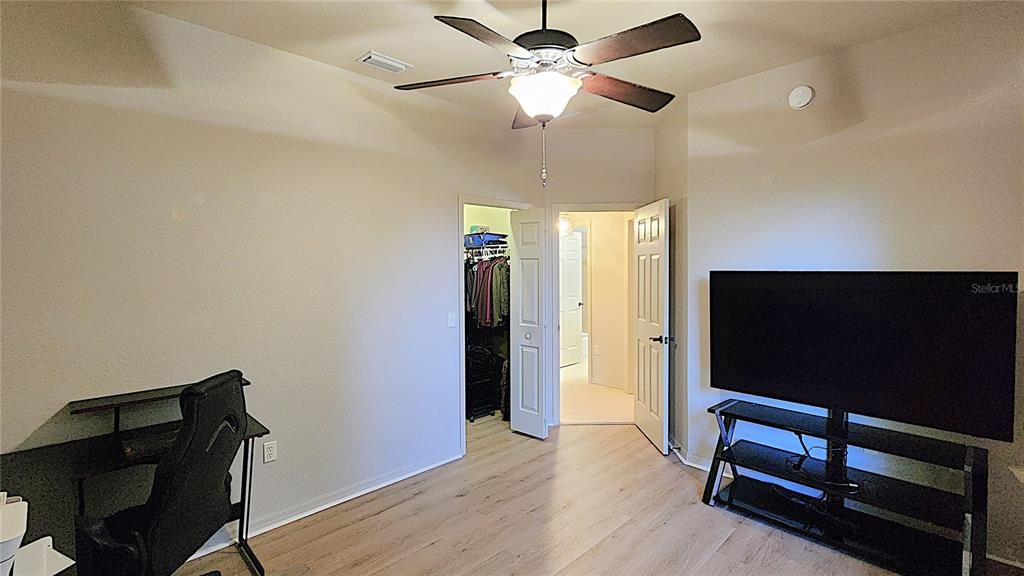 合同活跃: $475,000 (3 贝兹, 2 浴室, 2119 平方英尺)