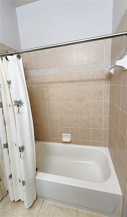 合同活跃: $475,000 (3 贝兹, 2 浴室, 2119 平方英尺)