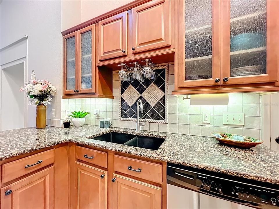 合同活跃: $475,000 (3 贝兹, 2 浴室, 2119 平方英尺)