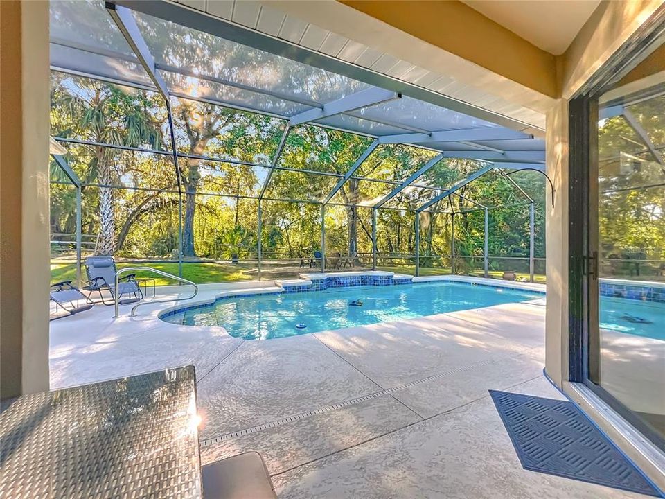 合同活跃: $475,000 (3 贝兹, 2 浴室, 2119 平方英尺)