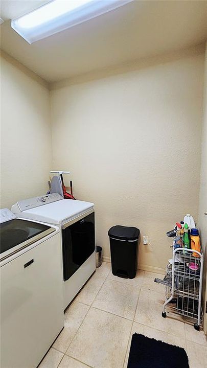 合同活跃: $475,000 (3 贝兹, 2 浴室, 2119 平方英尺)