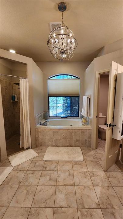 合同活跃: $475,000 (3 贝兹, 2 浴室, 2119 平方英尺)