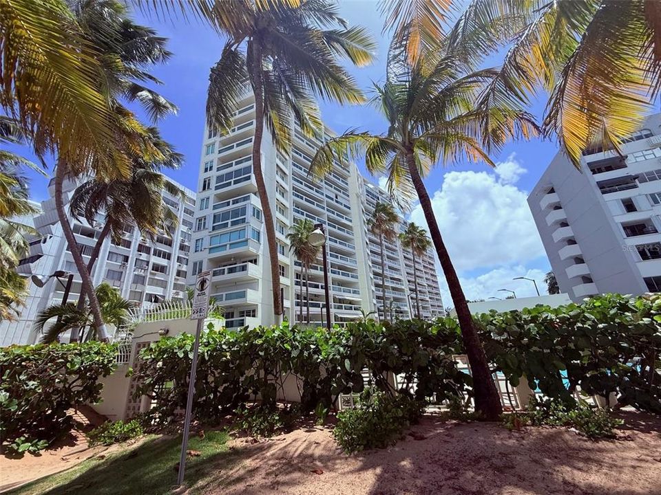 Recently Rented: $4,250 (2 beds, 2 baths, 1324 Square Feet)