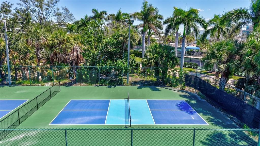 出租: $7,000 (2 贝兹, 2 浴室, 1498 平方英尺)