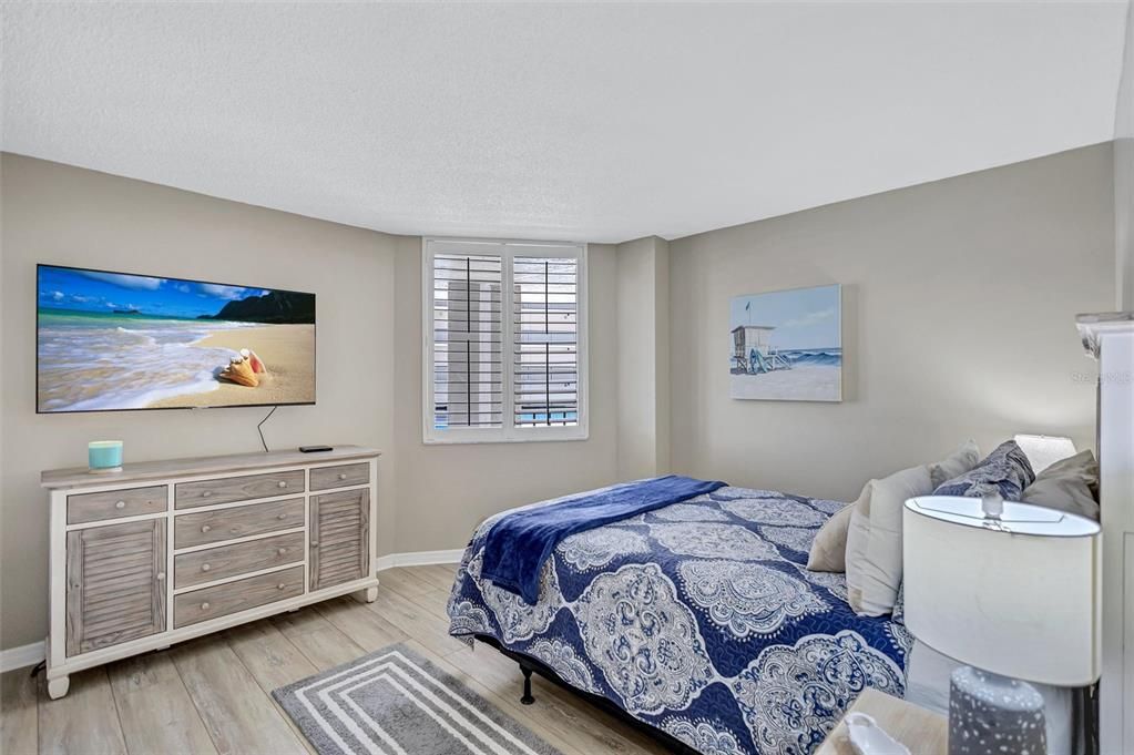 出租: $7,000 (2 贝兹, 2 浴室, 1498 平方英尺)