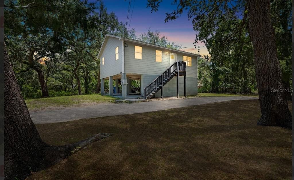 Recently Rented: $1,950 (3 beds, 1 baths, 816 Square Feet)