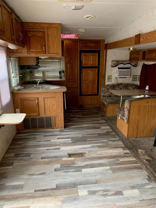 For Rent: $800 (1 beds, 1 baths, 320 Square Feet)