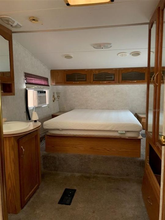 For Rent: $800 (1 beds, 1 baths, 320 Square Feet)