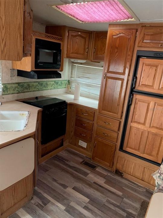 For Rent: $800 (1 beds, 1 baths, 320 Square Feet)