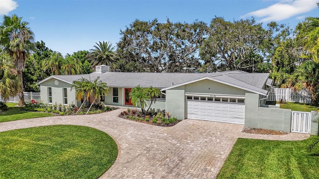 For Sale: $1,899,000 (5 beds, 4 baths, 3022 Square Feet)