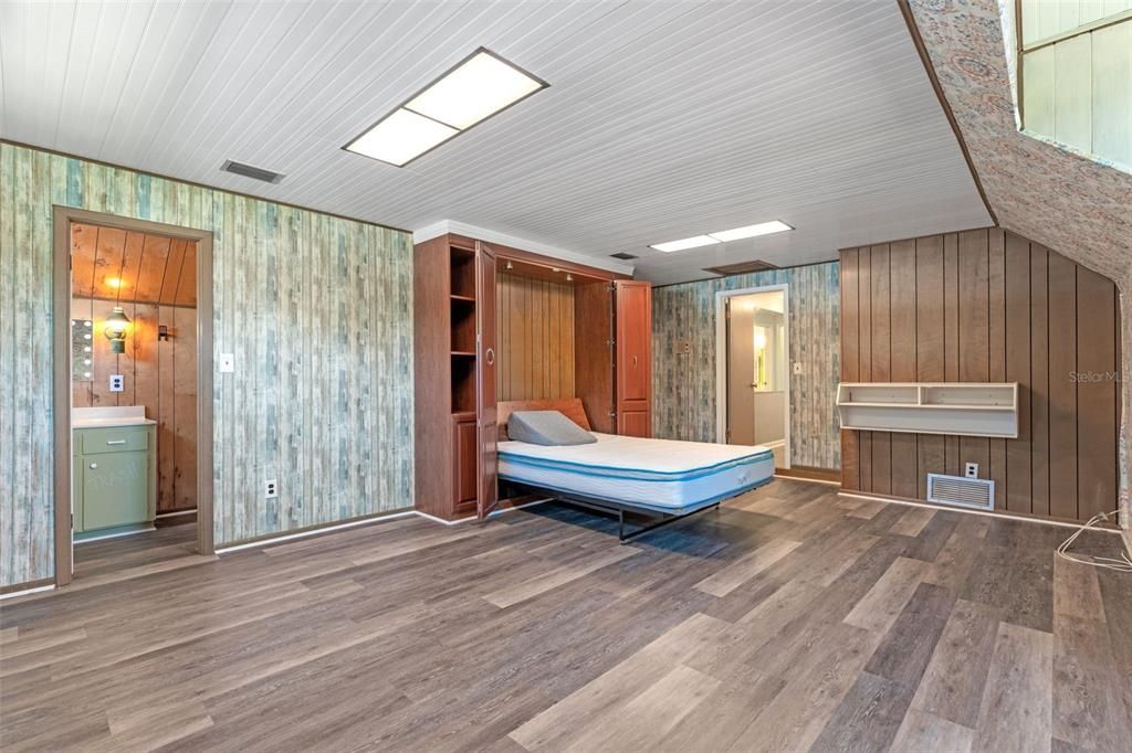 Под контрактом: $619,000 (4 спален, 2 ванн, 2651 Квадратных фут)