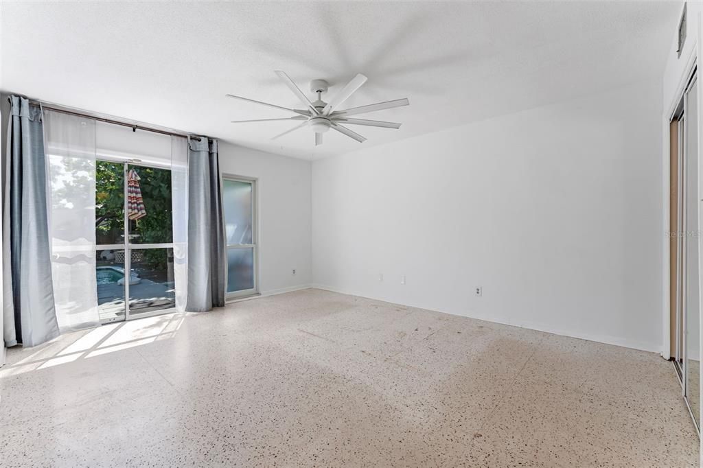 Под контрактом: $619,000 (4 спален, 2 ванн, 2651 Квадратных фут)