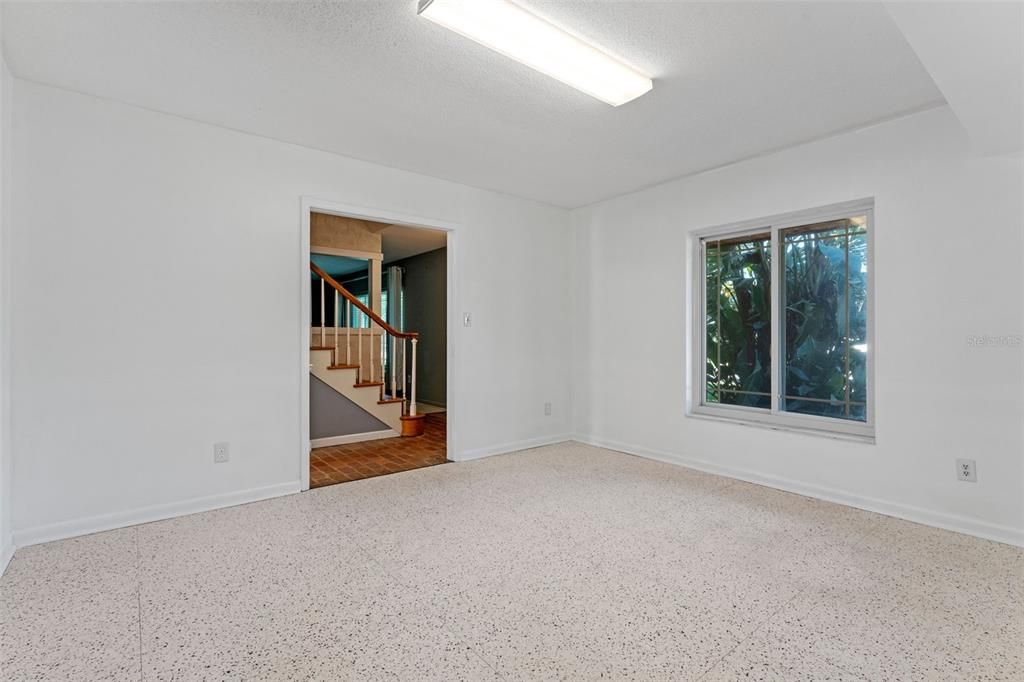 Под контрактом: $619,000 (4 спален, 2 ванн, 2651 Квадратных фут)