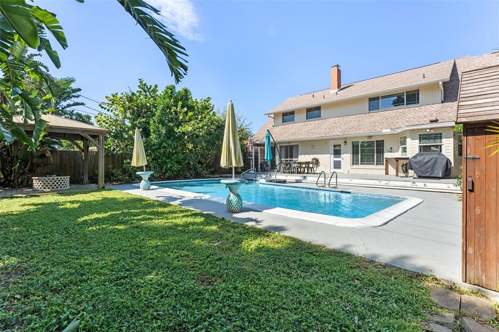 Под контрактом: $619,000 (4 спален, 2 ванн, 2651 Квадратных фут)