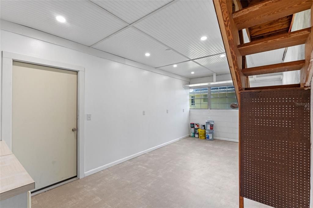 Под контрактом: $619,000 (4 спален, 2 ванн, 2651 Квадратных фут)