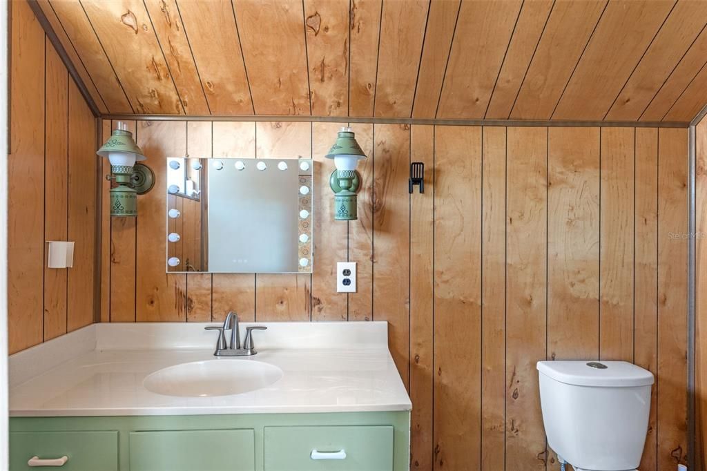 Под контрактом: $619,000 (4 спален, 2 ванн, 2651 Квадратных фут)