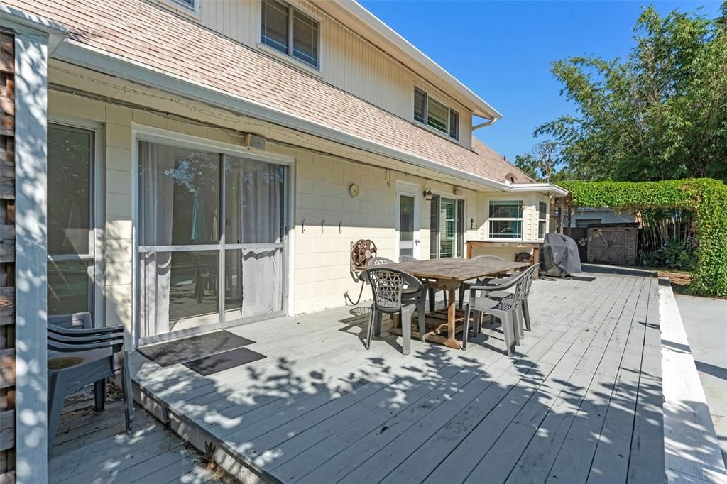 Под контрактом: $619,000 (4 спален, 2 ванн, 2651 Квадратных фут)