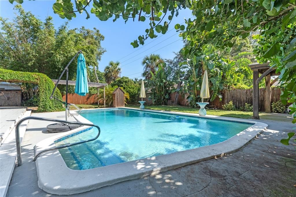 Под контрактом: $619,000 (4 спален, 2 ванн, 2651 Квадратных фут)