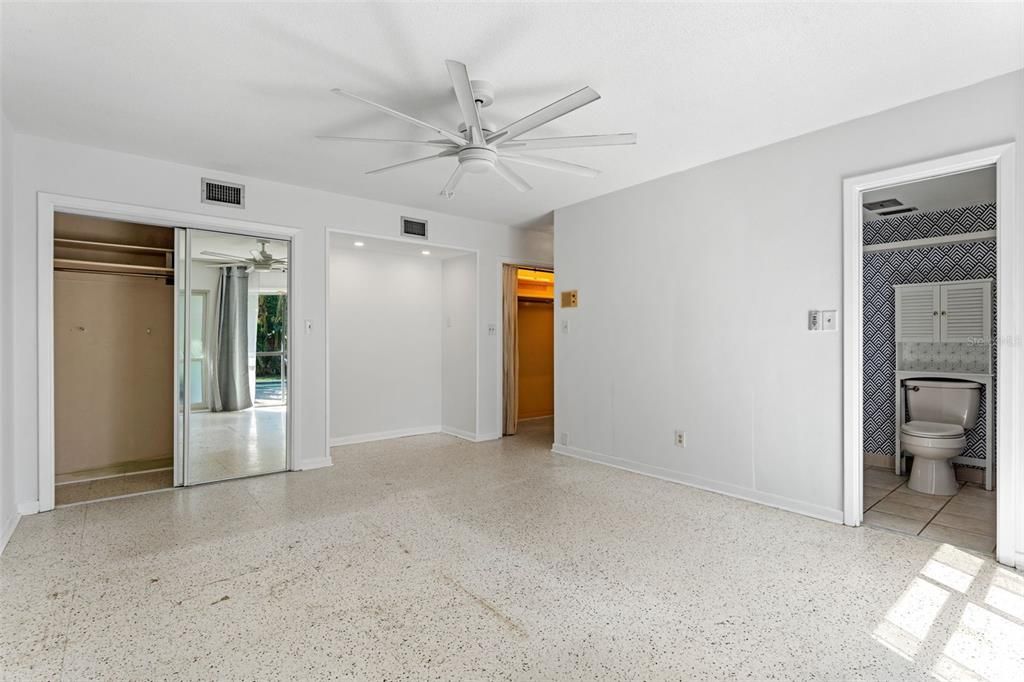 Под контрактом: $619,000 (4 спален, 2 ванн, 2651 Квадратных фут)