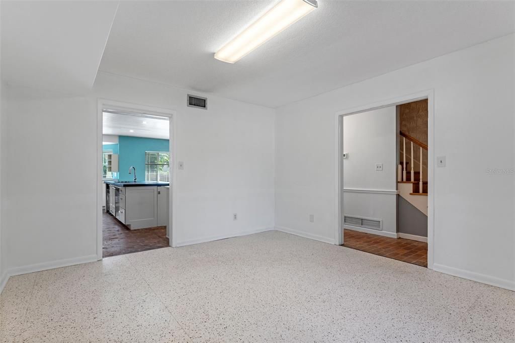 Под контрактом: $619,000 (4 спален, 2 ванн, 2651 Квадратных фут)