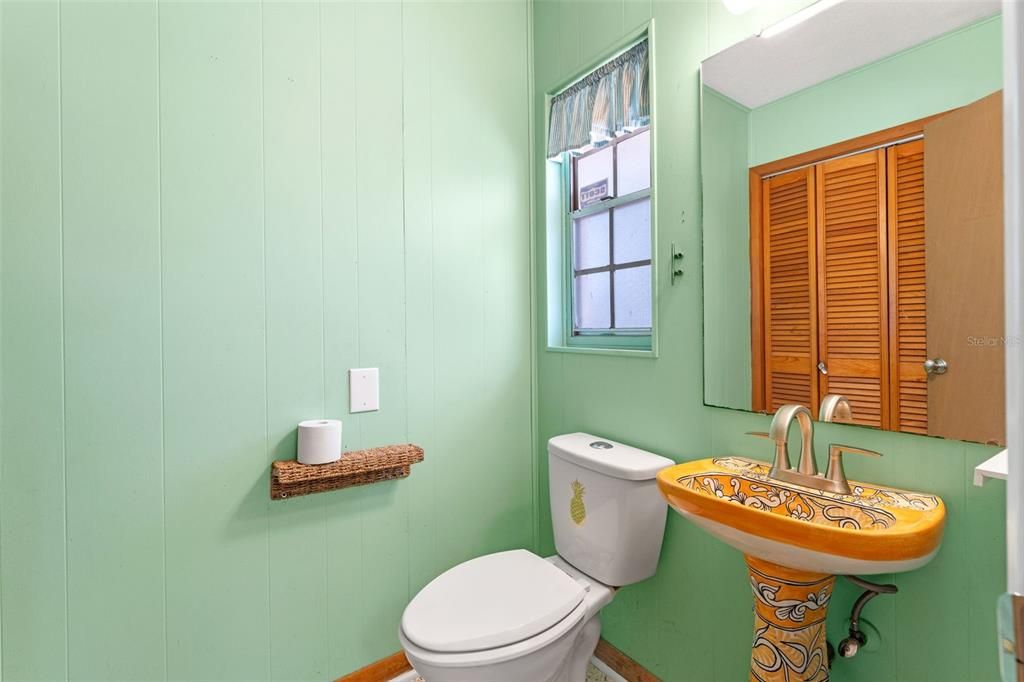 Под контрактом: $619,000 (4 спален, 2 ванн, 2651 Квадратных фут)