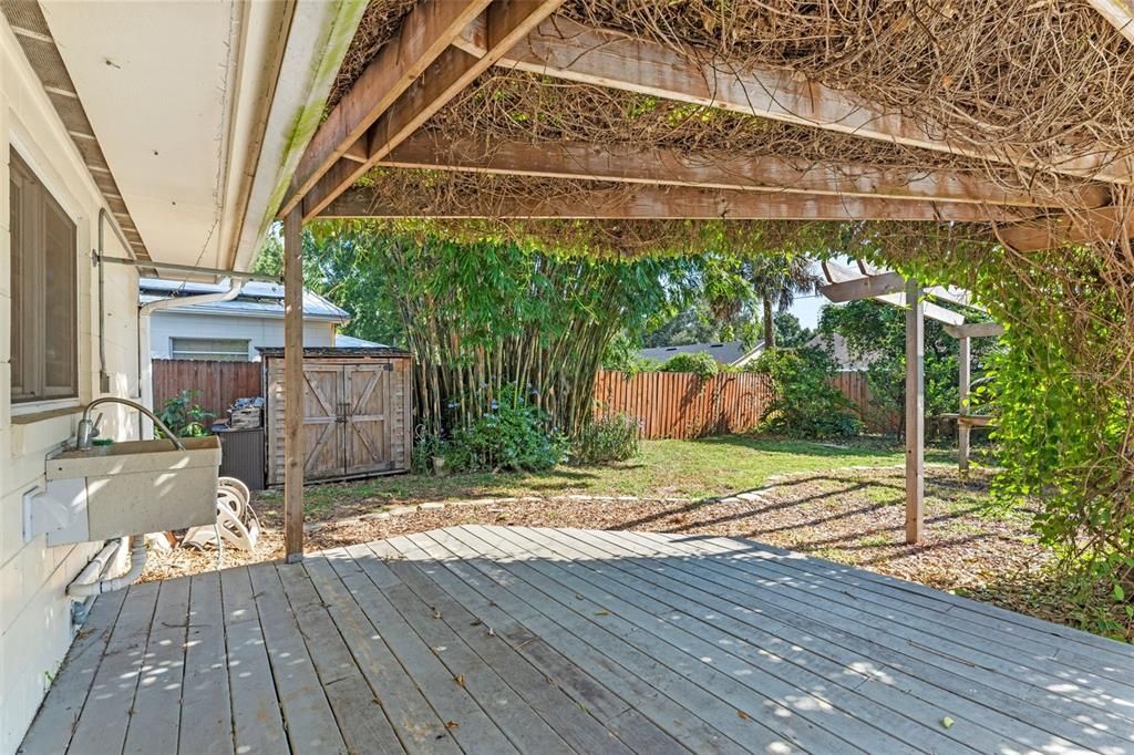 Под контрактом: $619,000 (4 спален, 2 ванн, 2651 Квадратных фут)