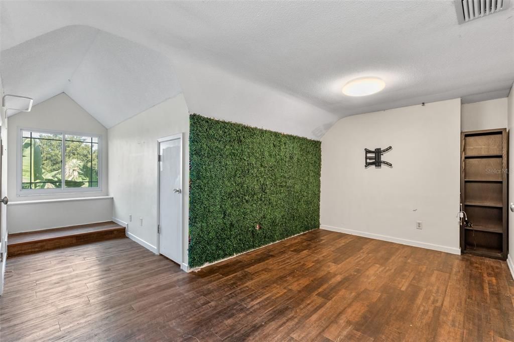 Под контрактом: $619,000 (4 спален, 2 ванн, 2651 Квадратных фут)