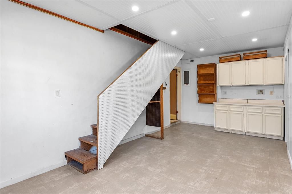 Под контрактом: $619,000 (4 спален, 2 ванн, 2651 Квадратных фут)