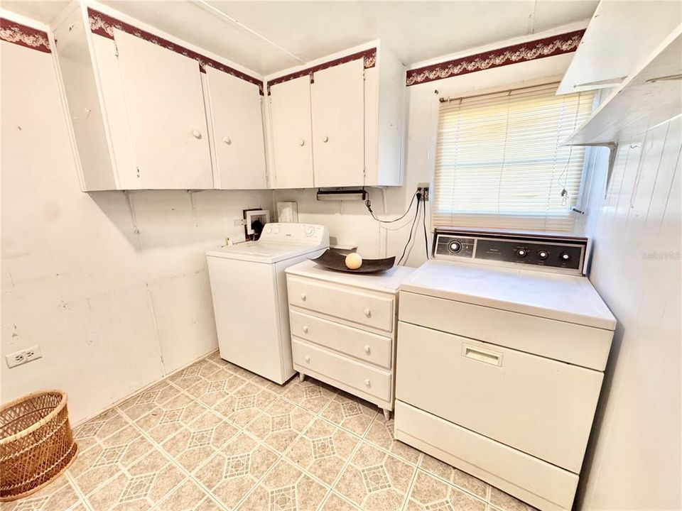 На продажу: $109,900 (1 спален, 1 ванн, 812 Квадратных фут)