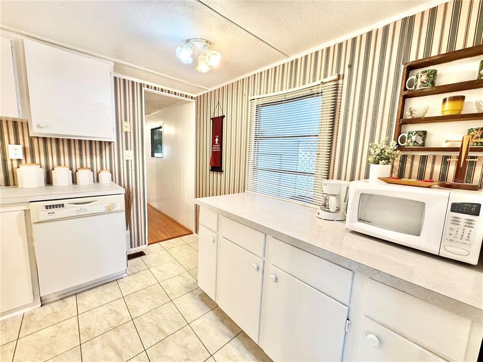 На продажу: $109,900 (1 спален, 1 ванн, 812 Квадратных фут)