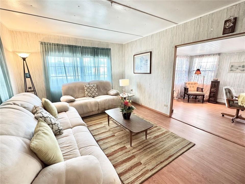 На продажу: $109,900 (1 спален, 1 ванн, 812 Квадратных фут)