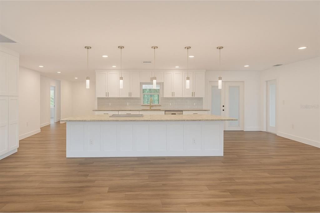 For Sale: $340,000 (3 beds, 3 baths, 1881 Square Feet)