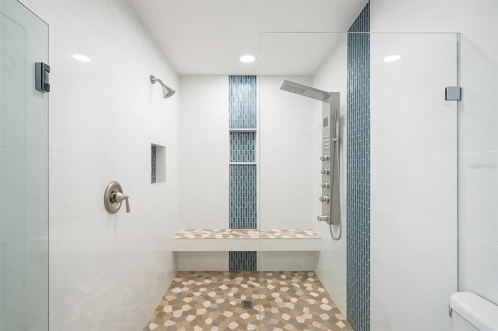 For Sale: $340,000 (3 beds, 3 baths, 1881 Square Feet)