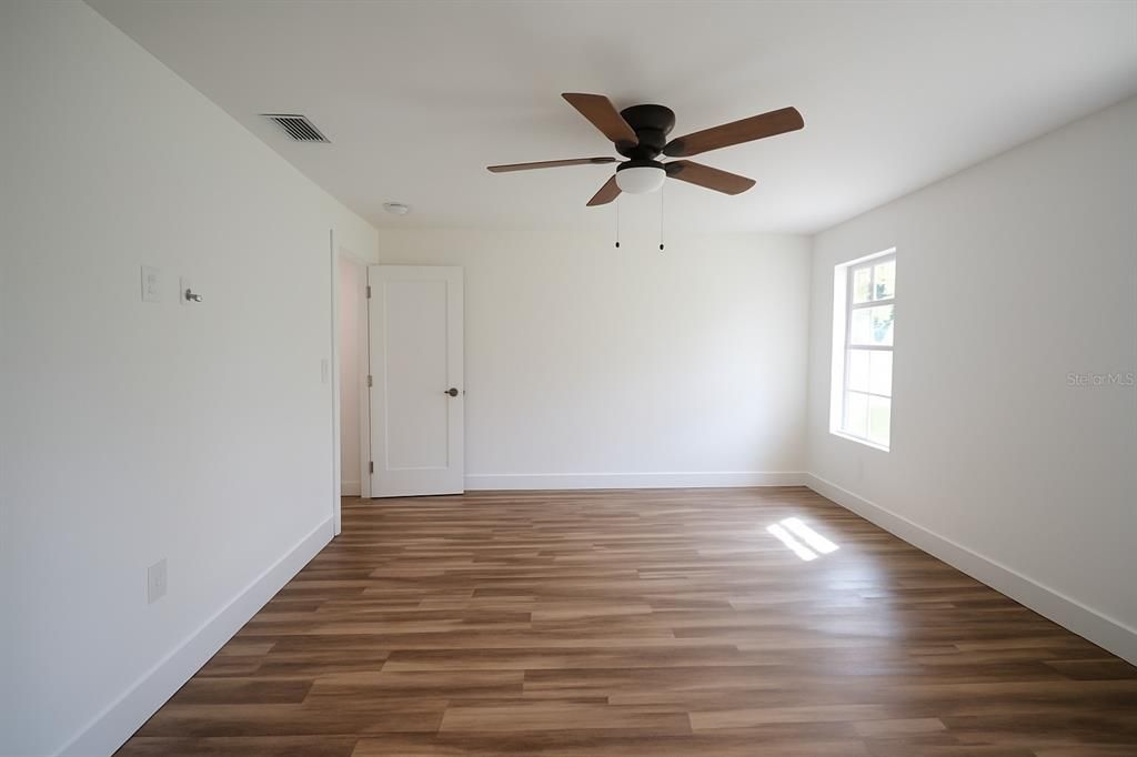 For Sale: $340,000 (3 beds, 3 baths, 1881 Square Feet)