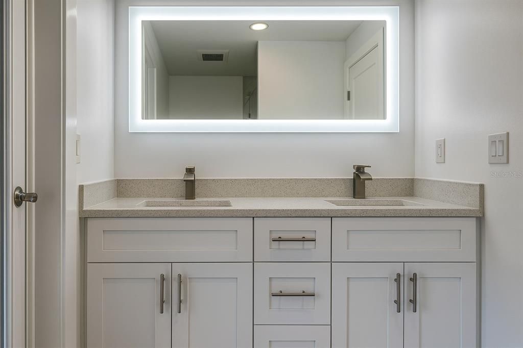 For Sale: $340,000 (3 beds, 3 baths, 1881 Square Feet)