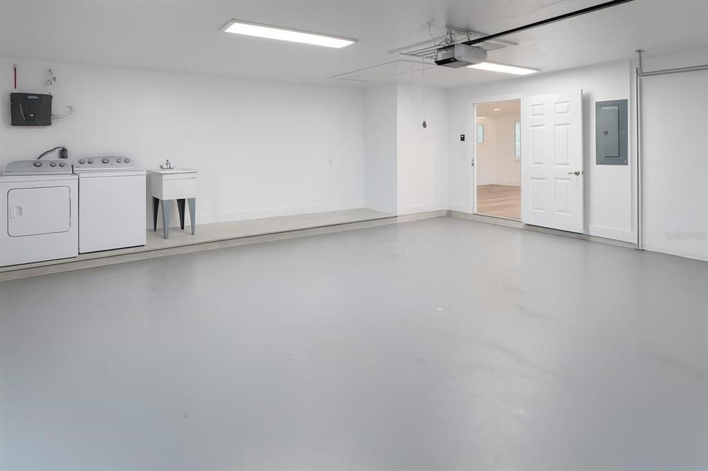 For Sale: $340,000 (3 beds, 3 baths, 1881 Square Feet)