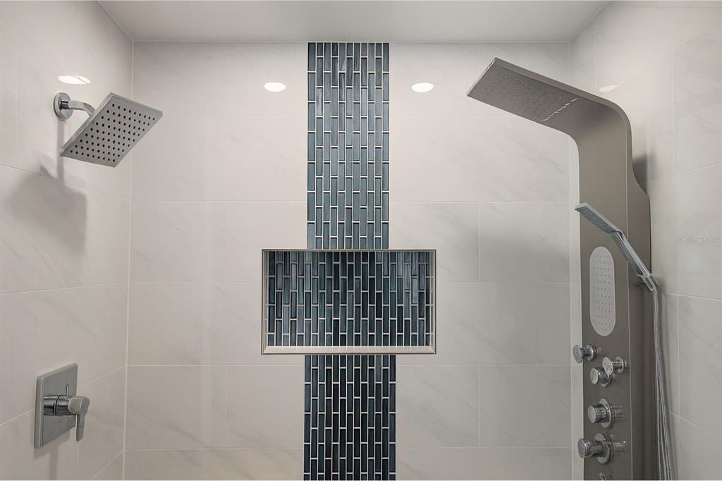 For Sale: $340,000 (3 beds, 3 baths, 1881 Square Feet)