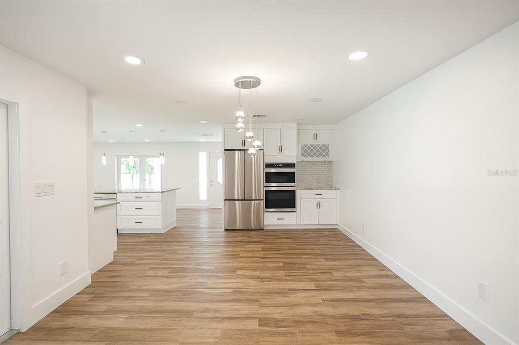 For Sale: $340,000 (3 beds, 3 baths, 1881 Square Feet)