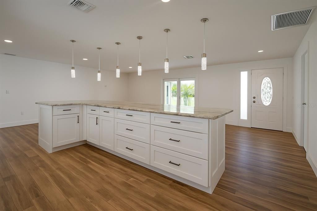 For Sale: $340,000 (3 beds, 3 baths, 1881 Square Feet)