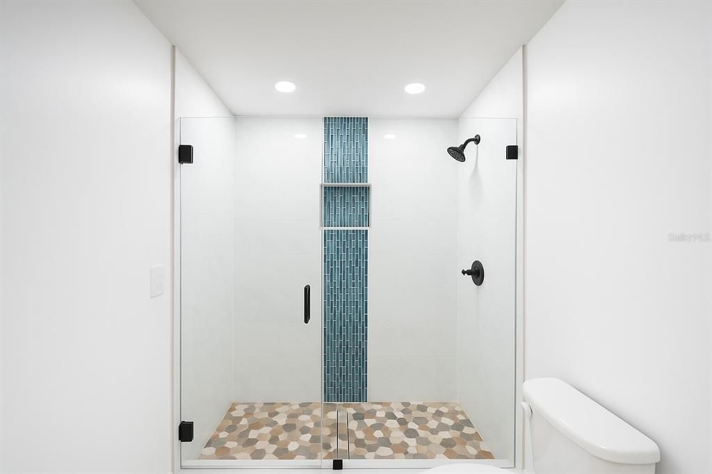 For Sale: $340,000 (3 beds, 3 baths, 1881 Square Feet)