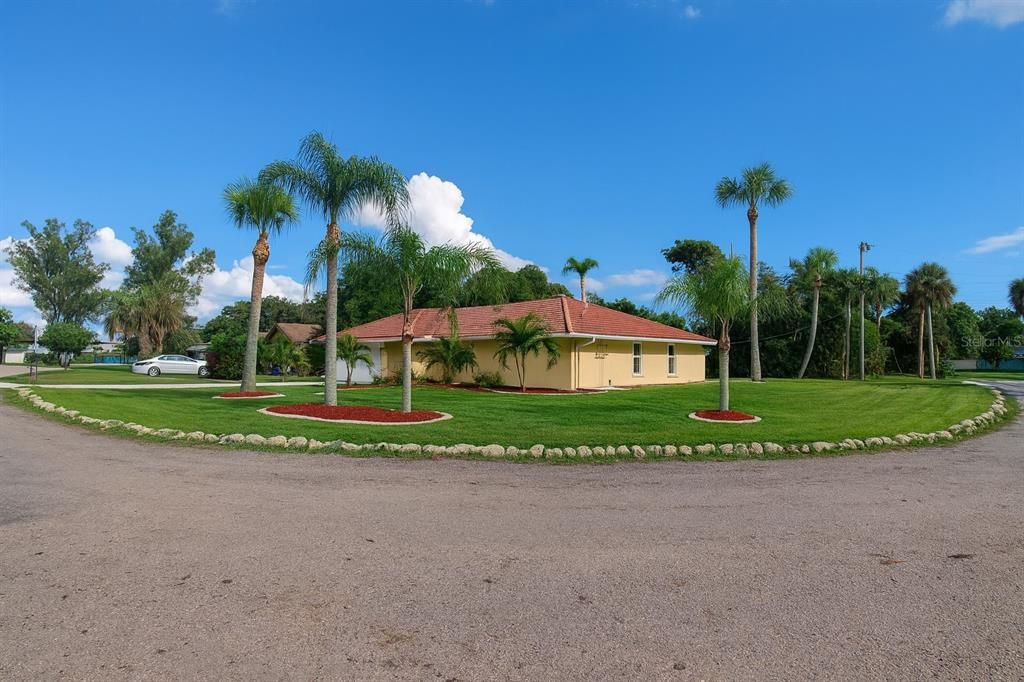 For Sale: $340,000 (3 beds, 3 baths, 1881 Square Feet)