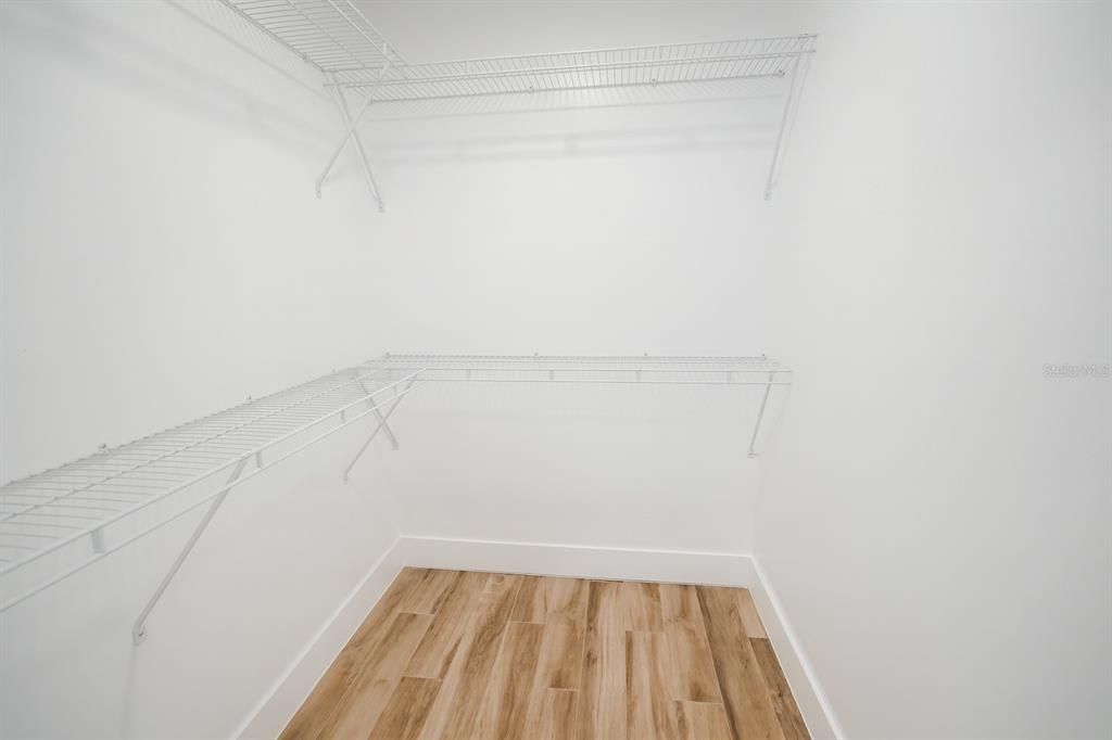 For Sale: $340,000 (3 beds, 3 baths, 1881 Square Feet)