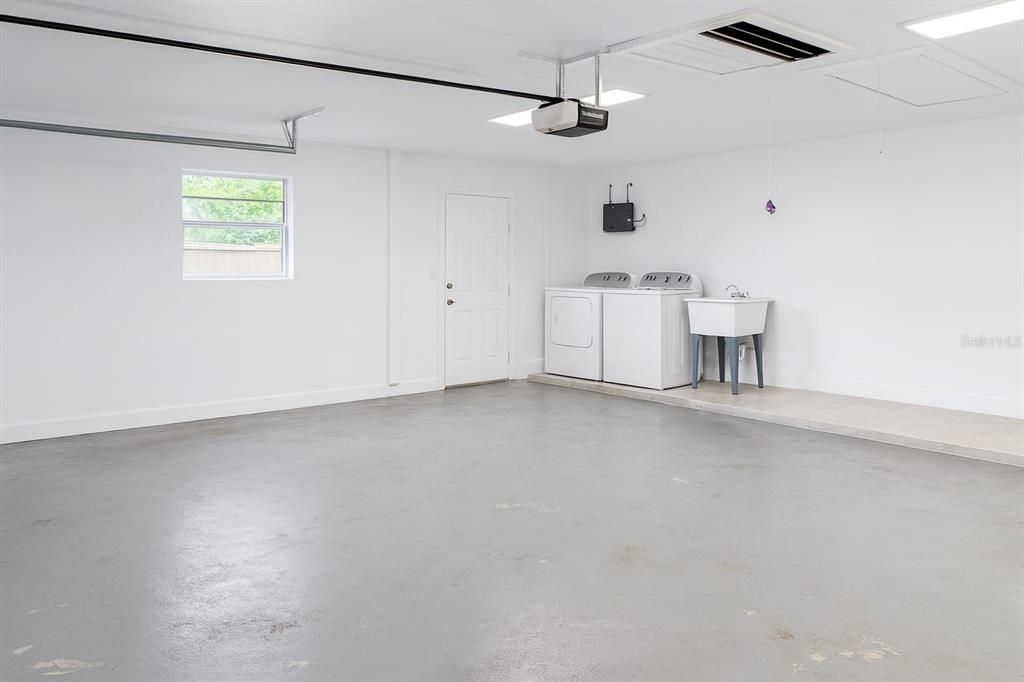 For Sale: $340,000 (3 beds, 3 baths, 1881 Square Feet)